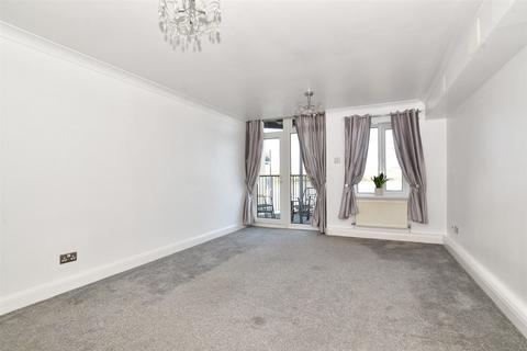 1 bedroom apartment for sale, Valetta Way, The Esplanade, Rochester, Kent