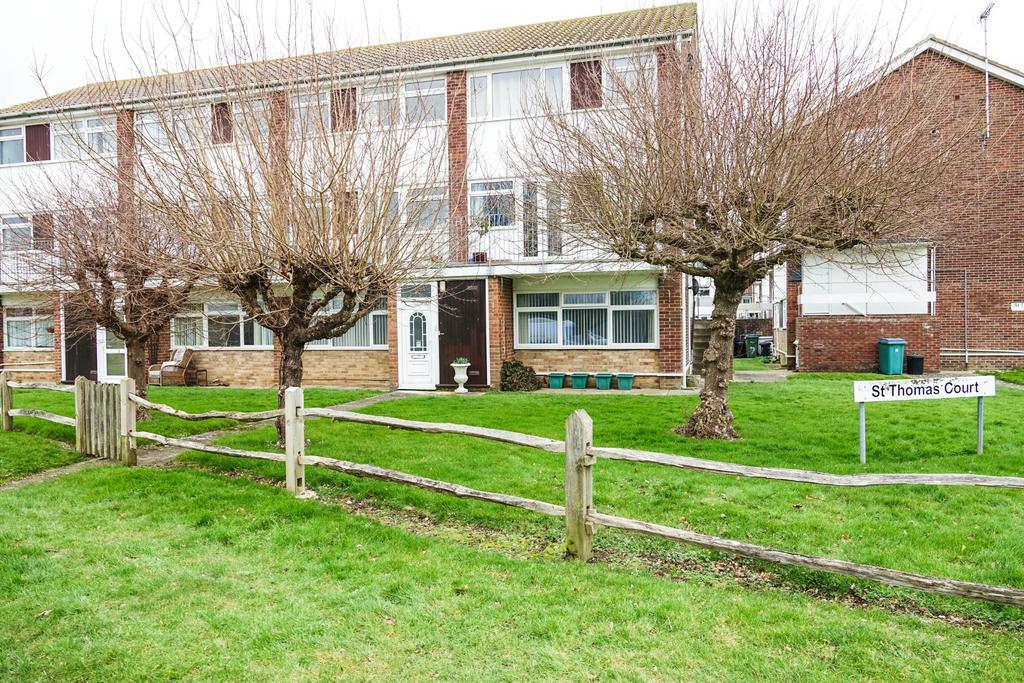 Pagham, Bognor Regis 2 bed ground floor flat for sale £220,000