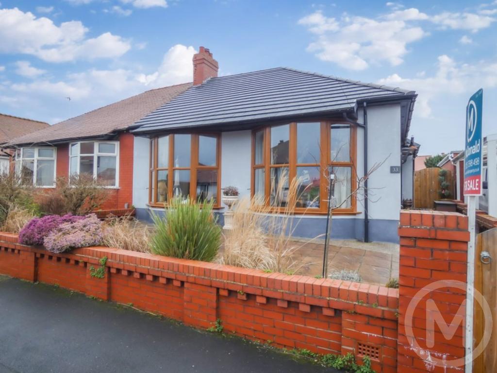 England Avenue, Bispham, Blackpool 2 bed bungalow for sale - £197,500