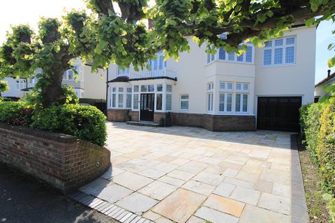 5 bedroom detached house for sale, Waldegrave Gardens, Upminster RM14