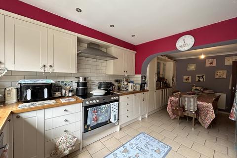 40 Brookside, Tewkesbury, GL20 8BE