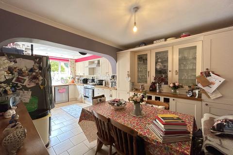 40 Brookside, Tewkesbury, GL20 8BE