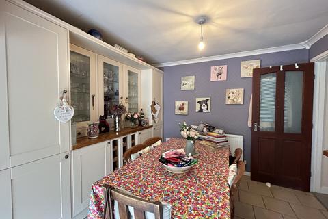 40 Brookside, Tewkesbury, GL20 8BE