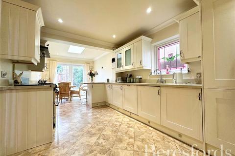 5 bedroom detached house for sale, Nelwyn Avenue, Hornchurch, RM11