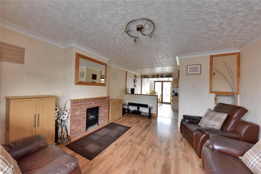 Trinity Avenue, Mildenhall, Bury St. Edmunds, Suffolk, IP28 3 bed end