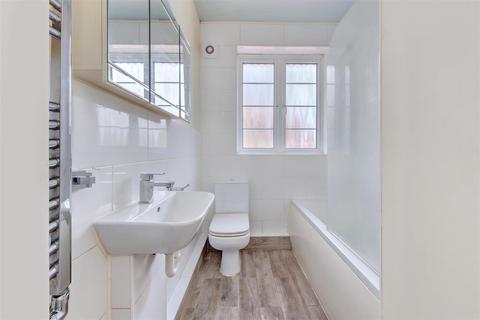 4 The Orchard, London, N14 4HB