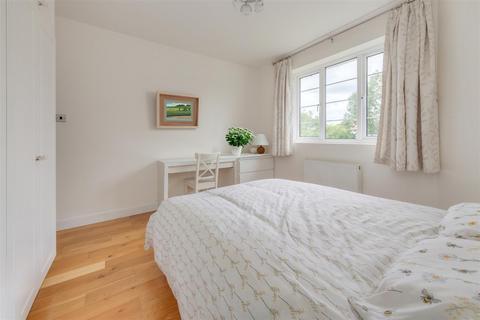 4 The Orchard, London, N14 4HB