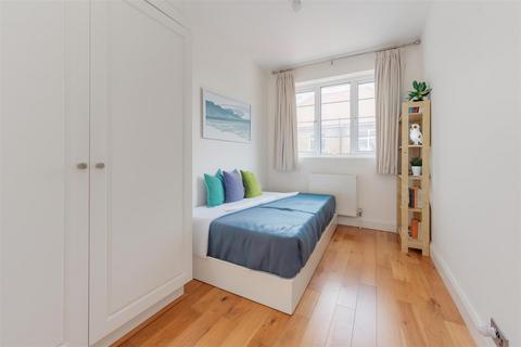 4 The Orchard, London, N14 4HB