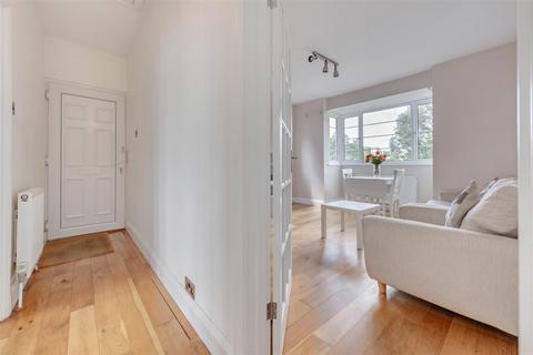 4 The Orchard, London, N14 4HB