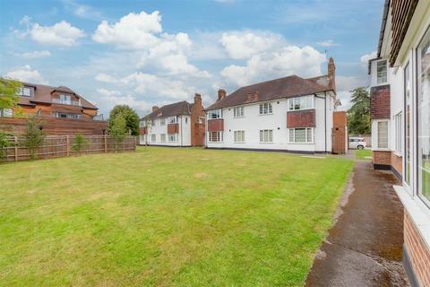 4 The Orchard, London, N14 4HB