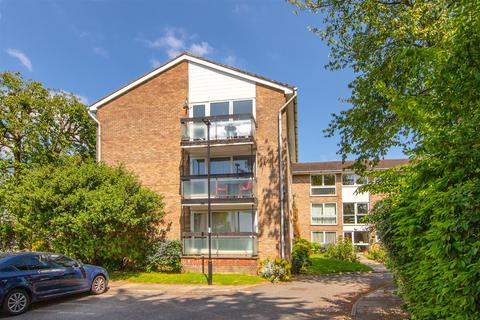 16 Lucerne Close, London, N13 4QJ