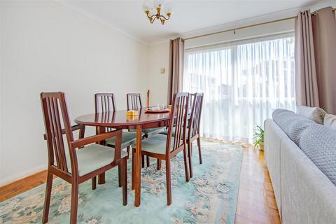 16 Lucerne Close, London, N13 4QJ