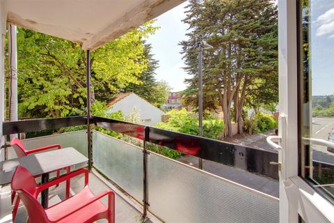 16 Lucerne Close, London, N13 4QJ