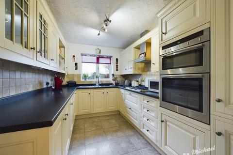 4 bedroom detached house for sale, Petersfield, Stoke Mandeville, Aylesbury, Buckinghamshire