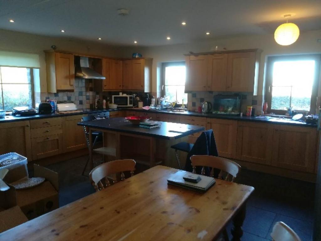 New Cross, Aberystwyth SY23 4 bed detached house £1,200 pcm (£277 pw)