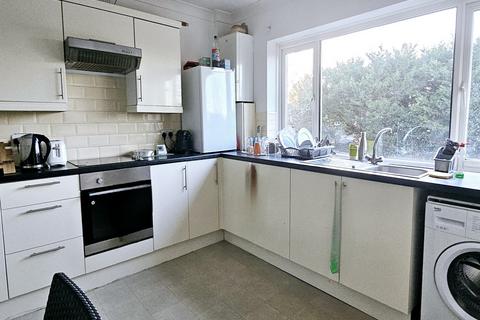 1 bedroom in a flat share to rent, Hayes Street, Bromley, Bromley, Kent