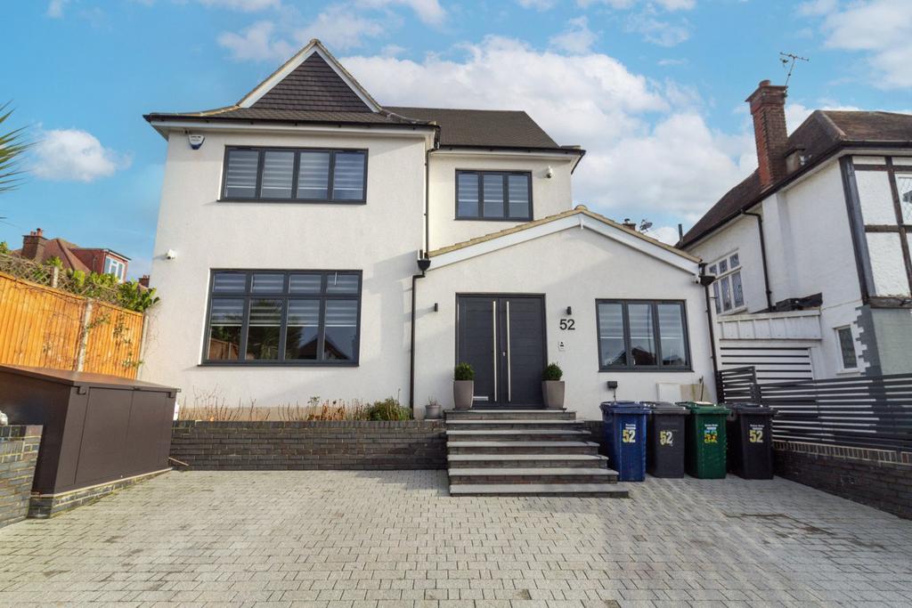 Broadfields Avenue, Edgware, HA8 4 bed detached house to rent £5,500