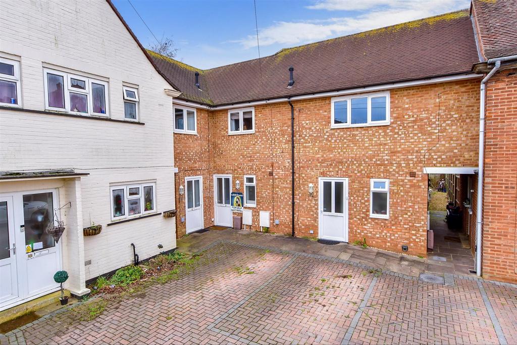 Corbishley Road, Bognor Regis, West Sussex 2 bed terraced house for