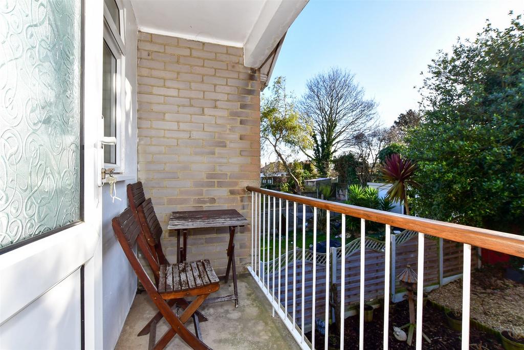 Masons Rise, Broadstairs, Kent 2 bed for sale £130,000