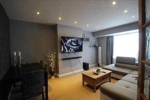 2 bedroom maisonette to rent, The Vale, Feltham
