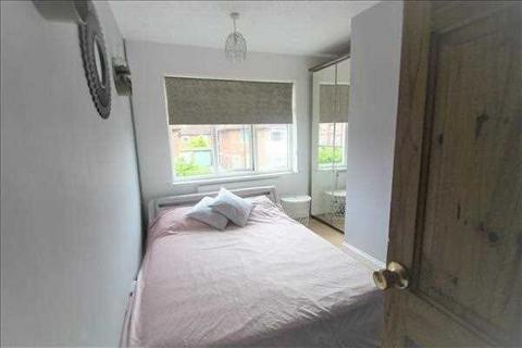 2 bedroom maisonette to rent, The Vale, Feltham
