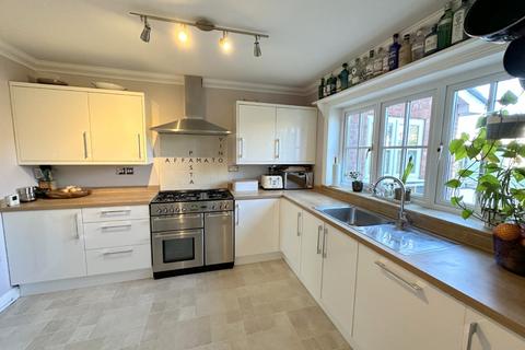 4 bedroom detached house for sale, Queens Road, Eton Wick, Berkshire, SL4