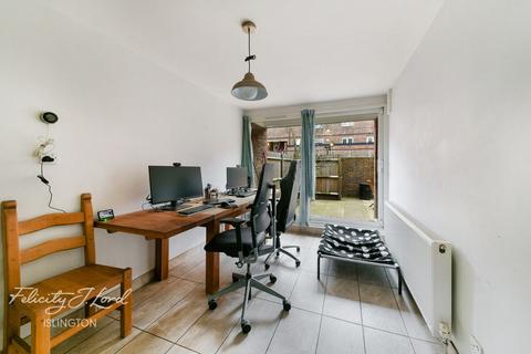 42 Berkeley Walk, London, N7 7RS