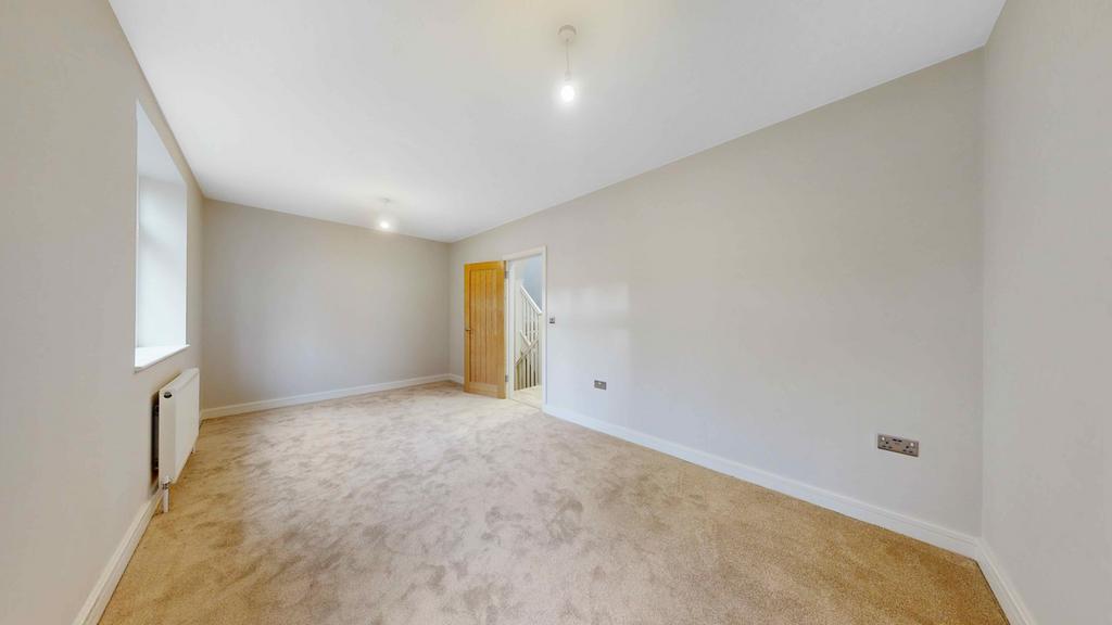 Longlands Avenue, Coulsdon, CR5 4 bed semidetached house £3,000 pcm