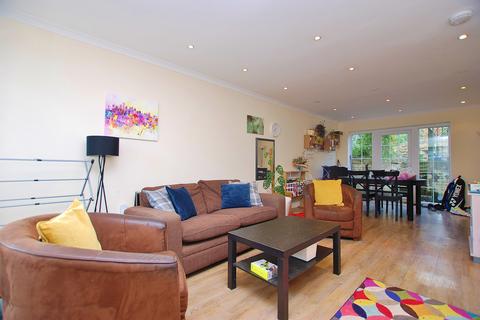 4 bedroom semi-detached house to rent, Lynwood, Guildford, Surrey, GU2