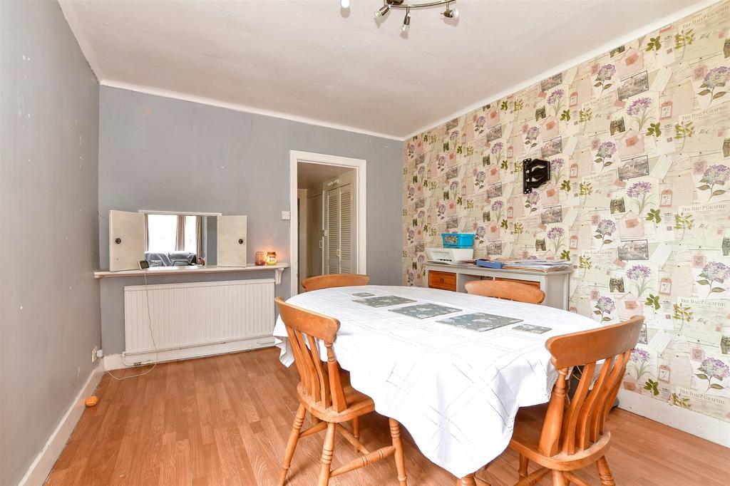 Barton Road, Dover, Kent 5 bed terraced house for sale £250,000