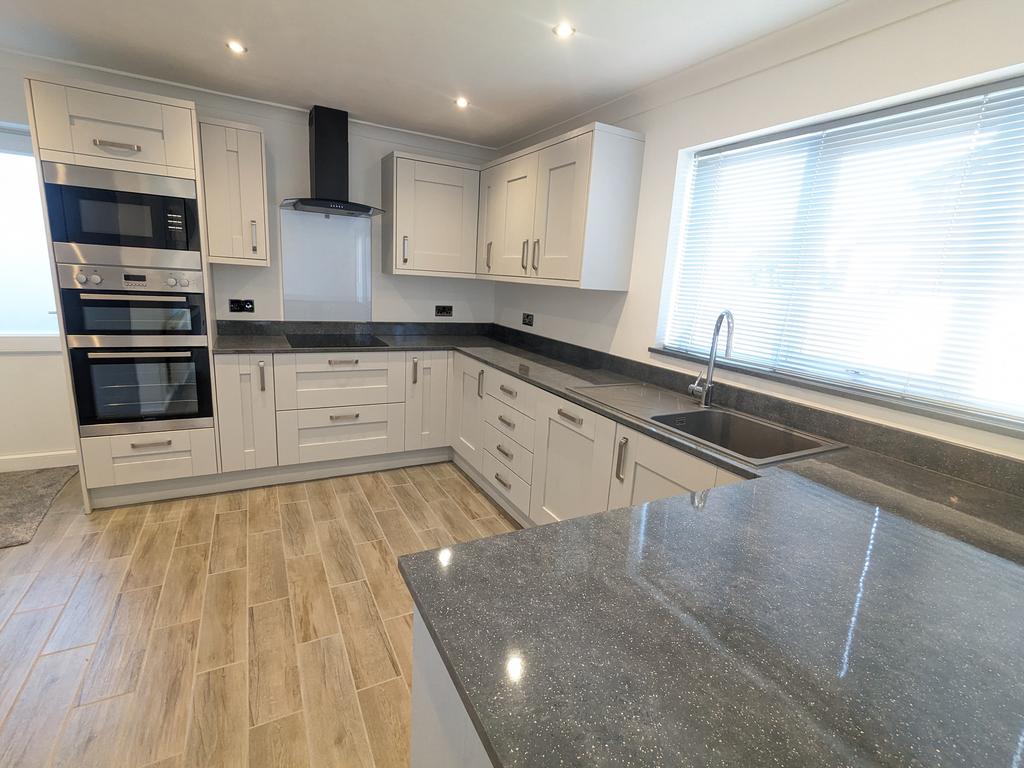 Belton Grove, Grantham, NG31 4 bed detached house £1,500 pcm (£346 pw)