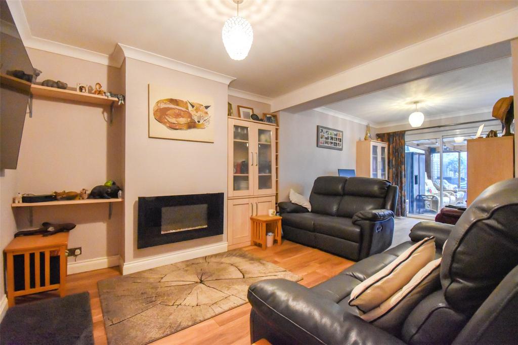 Gillian Avenue, Hampshire GU12 3 bed semidetached house for sale £435,000