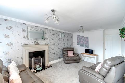 2 bedroom bungalow for sale - Hawes Lane, Rowley Regis, West Midlands, B65