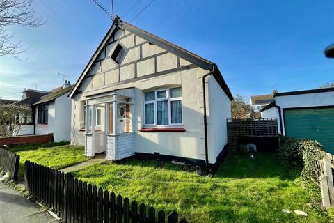 2 bedroom bungalow for sale, Cliffsea Grove, Leigh-on-Sea, Essex, SS9