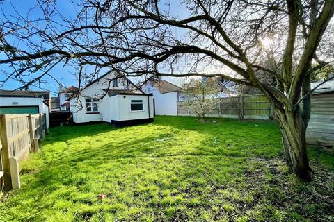 2 bedroom bungalow for sale, Cliffsea Grove, Leigh-on-Sea, Essex, SS9