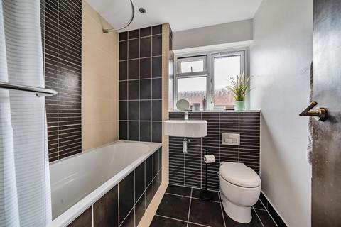 48 Kipling Drive, London, SW19 1TW
