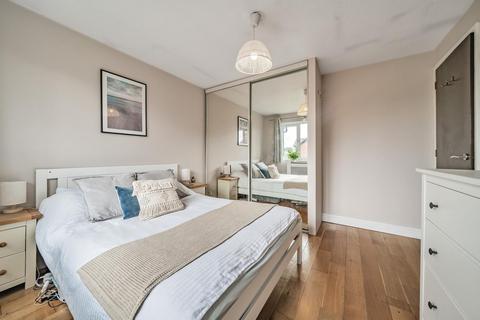 48 Kipling Drive, London, SW19 1TW