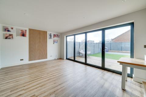 40 Chapel Close, Needingworth, St Ives, PE27 4SH