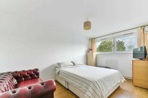4 bedroom flat to rent, London
