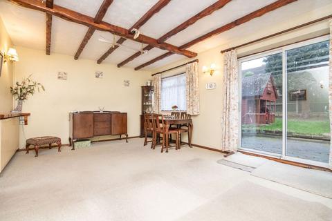 70 Grayshott Close, Bromsgrove, B61 8QA