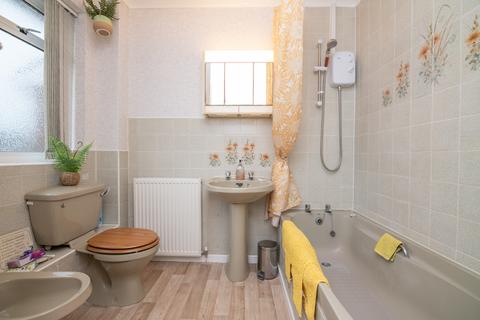 70 Grayshott Close, Bromsgrove, B61 8QA
