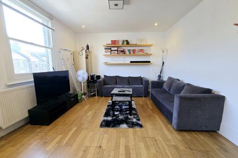 3 bedroom flat to rent, Huddleston Road, Huddleston