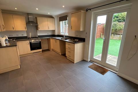 3 bedroom end of terrace house for sale, Pippin Close, Ash