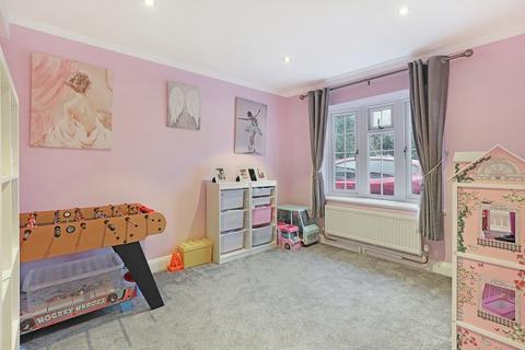 60 Coopers Hill, Ongar, CM5 9EF