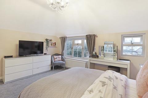 60 Coopers Hill, Ongar, CM5 9EF