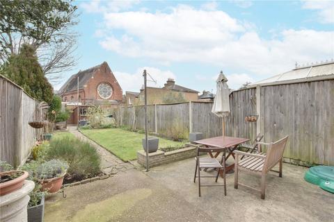 19 Lenham Road, London, SE12 8QN