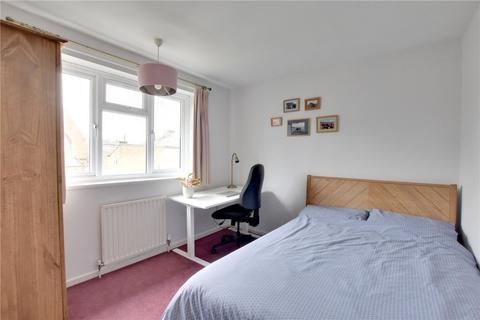 19 Lenham Road, London, SE12 8QN