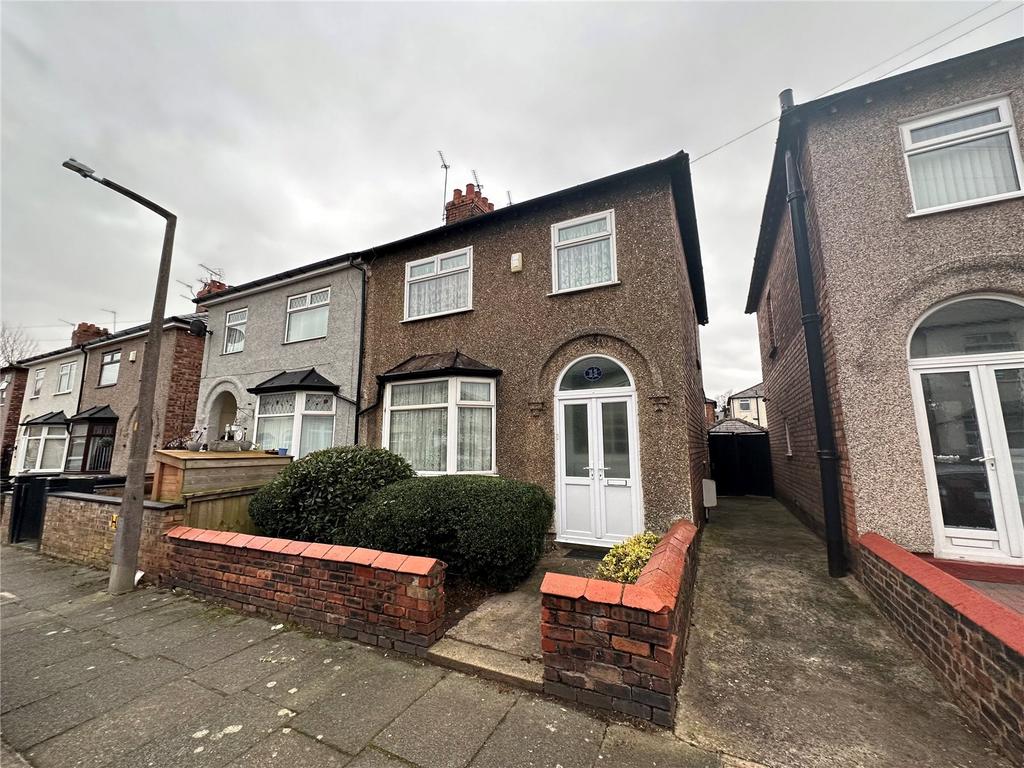 Snowdrop Avenue, Claughton, Wirral... 3 bed semidetached house £170,000