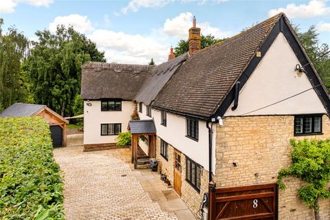 8 Bakers Lane, Shutlanger, Towcester, NN12 7RT