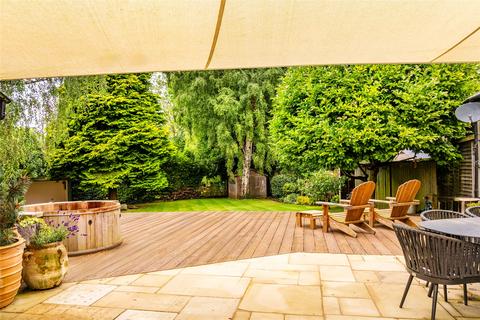 8 Bakers Lane, Shutlanger, Towcester, NN12 7RT